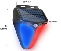 Lumière solaire avec détection infrarouge rouge bleu clignotant alarme sonore conçue pour répondre au mouvement du corps humain technologie DCPIR