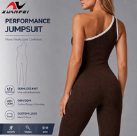 Tendance 2026 Combinaison moulante côtelée sans couture asymétrique à une épaule pour femme, couleur café, avec bordure contrastante, pour l'entraînement et le sport