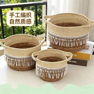 Panier tressé en paille fait main avec poignée à pompons, panier de rangement pour la maison, panier décoratif pour le salon, ensemble de trois tailles - Product Image 1