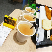 Estación Base Única con Cobertura Estable y Pantalla de Cantidad de Clientes en Espera en Tiempo Real para Sistema de Gestión de Mesas en Restaurantes