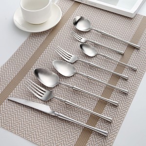 Ensemble <span class=keywords><strong>de</strong></span> <span class=keywords><strong>couverts</strong></span> modernes en acier inoxydable 304 <span class=keywords><strong>de</strong></span> Chine, finition mate, design minimaliste, pour cadeaux d'entreprise - Product Image 2