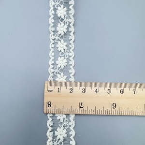 Cinta de encaje bordada de malla <span class=keywords><strong>con</strong></span> <span class=keywords><strong>flores</strong></span> pequeñas de 2.2 cm, en blanco, negro y marfil, para decoración de prendas, vestidos y costura DIY. - Product Image 2