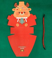 Vertikale Pyramiden-Süßigkeitenverpackung für Feiertagspartys und Süßigkeiten Kleine Dreieckige Weihnachtsgeschenkbox mit Öffnung zum Herausnehmen