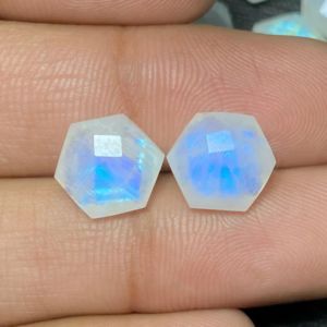 Pierre de lune naturelle à facettes en forme d'hexagone AAA +-Pierre précieuse taillée à un damier latéral pour la fabrication de bijoux - Product Image 2