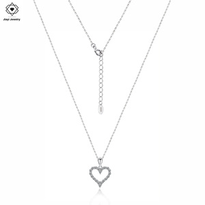 Collar con Colgante de Moissanita en Forma de Corazón de Plata de Ley S925 de 0.6 CTW, Diseño Clásico para Compromisos, Bodas y Fiestas - Product Image 1
