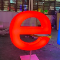 Panneau publicitaire personnalisé Panneau d'affichage extérieur Lumière 3D Lettre LED enseigne murale Magasin LED Logo personnalisé en acrylique LED pour les entreprises