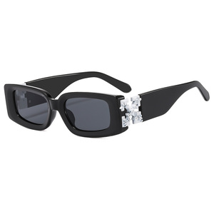 Gafas de sol unisex con montura negra y lentes Ac, 100% protección UV para salidas, fiestas y reuniones - Product Image 5