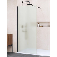 Paroi de douche fixe en verre dépoli avec cadre noir minimaliste pour la rénovation de salles de bain résidentielles