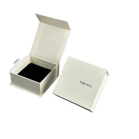 Boîte à bijoux rigide haut de gamme à fermeture magnétique, avec logo personnalisé, estampage à chaud or, procédé de gaufrage et débossage, pour emballage de boucles d'oreilles