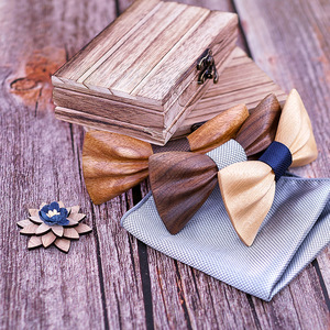 <span class=keywords><strong>Noeud</strong></span> <span class=keywords><strong>papillon</strong></span> 3D en <span class=keywords><strong>bois</strong></span> naturel fait à la main avec pochette et boutonnière à revers en <span class=keywords><strong>bois</strong></span> pour hommes - Product Image 4