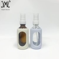Bouteille d'épices en verre transparent de 2oz 60ml avec manchon en silicone et couvercle en poly cône