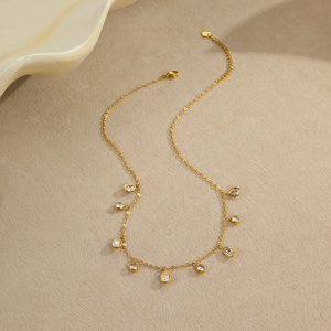 NIMAI Trendy Damen Halskette aus Glänzendem Edelstahl, PVD 18K Vergoldet, Zirkonia-Anhänger mit Wassertropfen - Product Image 3