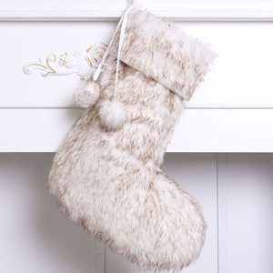 Nuovo Arrivo FYC: Sacchetto Regalo Natalizio Personalizzabile con Monogramma in Morbida Pelliccia Sintetica, Ornamento per Caminetto Festivo - Product Image 1