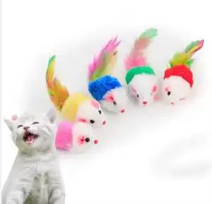 互动猫玩具小老鼠狩猎猫玩具彩色羽毛老鼠宠物狗或猫咀嚼玩具