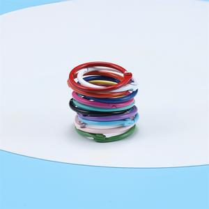 <span class=keywords><strong>30mm</strong></span> 카드 링 금속 페인트 루스 리프 데스크 캘린더 링 키 체인 액세서리 구슬 모자 다채로운 오픈 닫기 도매 - Product Image 2