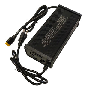 Caricabatterie/Adattatore di Alimentazione 72V 8A per Batterie agli Ioni di Litio 87.6V 84V 88.2V, Compatibile con Pacchi Batteria LiFePO4 23S 24S 3.2V e Li-ion 20S <span class=keywords><strong>21S</strong></span> 3.7V - Product Image 2