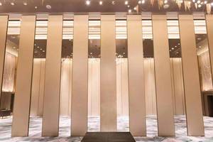 Parete Divisoria Scorrevole Fonoassorbente per Scuole di Ristorazione con Design Pieghevole, Costruzione Moderna in Legno, Isolamento Acustico Efficiente - Product Image 6