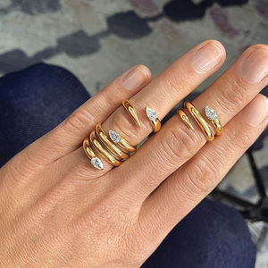 Anillo Gemnel Triple Wrap Tip to Tail con diamante en forma de pera, plata 925, movimiento de oro bajo tono. - Product Image 5