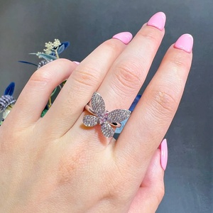 Anillo de Diamantes de Corte Marquesa de 0.67ct en Oro Blanco y Rosa de 18K con Diseño de Mariposa Personalizado, Color Rosa Claro - Product Image 5