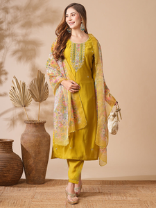 <span class=keywords><strong>Sari</strong></span>/<span class=keywords><strong>Sari</strong></span>/Chari <span class=keywords><strong>Jaune</strong></span> Fantaisie en Coton Chanderi Pur, Broderie Traditionnelle Lourde, Vente en Gros pour l'Exportation, Idéal pour les Fêtes Indiennes Féminines - Product Image 2