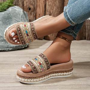 Chaussures d'été pour femmes de style européen et américain, nouvelle collection, à boucle unique, décontractées, confortables, à semelle épaisse, augmentant la taille - Product Image 4