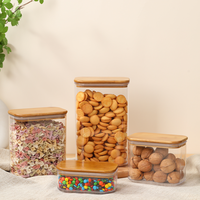 Offre Spéciale 450ml Récipients de stockage des aliments Biscuit Noix Pot carré en PET Bouteille en PET avec couvercle hermétique en bambou