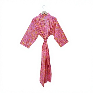 Robe longue pour femme en coton 100% imprimé numérique floral, col en V, manches trois quarts, taille élastique, respirante et à séchage rapide - Product Image 1