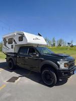 Module de camping rigide escamotable pour benne de pick-up, pour camping-cars, camping-car 4x4, camping en tout-terrain et voyages en camping-car