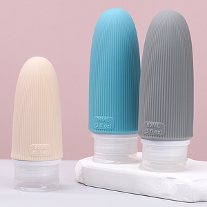 Producto para Exteriores, Fácil de Transportar, Diseño Antiderrames, Aprobado por la TSA, Botellas de Viaje de Silicona a Rayas Libres de BPA - Product Image 1