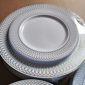 Platos de Plástico Dorados Resistentes Desechables con 25 Platos Principales de 10.25 Pulgadas y 25 Platos de Postre de 7.5 Pulgadas para Fiestas y Días Festivos - Product Image 5