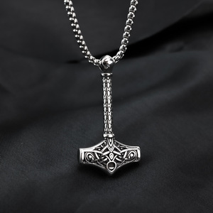 Collier pendentif marteau de Thor en acier inoxydable pour homme, style viking, design rétro, bijou cadeau, accessoire de mode - Product Image 4