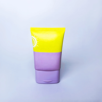 Tube en plastique plat vert en bioplastique de canne à sucre PE avec logo personnalisé et bouchon à clapet mat pour les soins de la peau et les cosmétiques, capacité de 30 ml à 180 ml