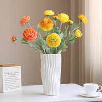 Fleurs artificielles en soie floquée de style nordique à 3 têtes, lotus et ranunculus, pour la décoration de la maison, de mariages et d'événements DIY