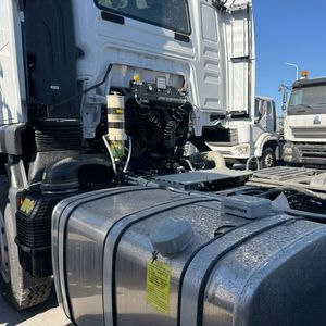 รถบรรทุกหัวลาก SINOTRUK HOWO-TX มือสอง ยูโร 3 ดีเซล 6x4 พวงมาลัยซ้าย ระบบกันสะเทือนแบบลม กล้องมองหลัง เครื่องยนต์ Weichai เกียร์ธรรมดา 6 สปีด - Product Image 2