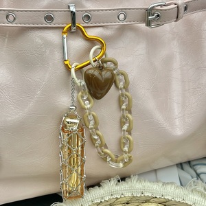 Porte-clés élégant en acier inoxydable haut de gamme avec pendentif chaîne en forme de cœur coloré et boucle en maille pour rouge à lèvres - Product Image 5