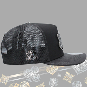 Nuovo Arrivo Cappellino da Baseball Traspirante a 5 Pannelli con Ricamo 3D, Retro in Rete, Fodera Verde Satinata, Visiera in Camoscio e Distintivi Metallici Poker - Product Image 4