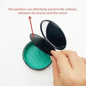 Nouvelle conception améliorée : Étui de voyage pour protège-dents avec miroir intégré - Product Image 5