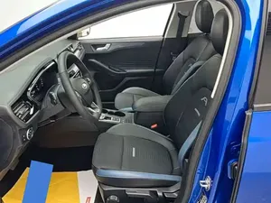 <span class=keywords><strong>Ford</strong></span> <span class=keywords><strong>Focus</strong></span> <span class=keywords><strong>ST</strong></span> Line EcoBoost 180 Automatique 2021 2022 2023 Voiture d'occasion pas chère 5 portes 5 places Sièges en cuir Traction avant Gauche - Product Image 2