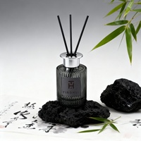 Bouteille diffuseur de parfum en verre givré personnalisable 30ml 50ml, vide, transparente, violette, rouge, de luxe, pour chambre d'hôtel, rechargeable, avec impression sérigraphique