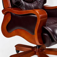 Fauteuil de direction rembourré marron foncé A8041 avec accoudoirs en bois massif et base décorative en bois à cinq branches