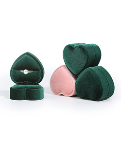 Collar de terciopelo rosa, pendientes, anillo, cajas de joyería de terciopelo y caja de joyería con forma de corazón - Product Image 6