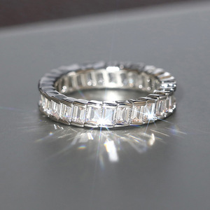 Anello di Diamanti T0243 in Oro Bianco con Taglio Smeraldo, Colore D Naturale, Anello di Fidanzamento Classico da Donna - Product Image 2