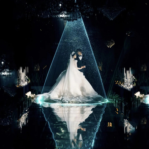L'étape de laser de mariage de RVB allume l'aspect renversant pour la première danse du couple marié - Product Image 2