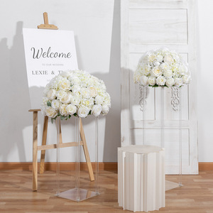 Bouquets de mariage de roses blanches de style européen Corsage d'église Arrangement de fleurs élégant pour les mariages de Noël et de Pâques en plein air - Product Image 1
