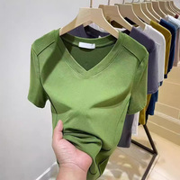 T-shirt d'été côtelé à manches courtes, col en V, couleur unie, coupe droite, mignon et très vendu, disponible en OEM/ODM, directement de l'usine