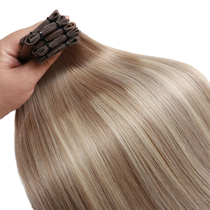 Besoin d'une longueur rapide ? Nos extensions de cheveux à bandes adhésives s'intègrent parfaitement, restent bien fixées et sont confortables toute la semaine. - Product Image 1