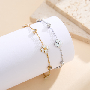 MILO MLSTZSB06 สร้อยข้อมือแฟชั่นผู้หญิงประดับด้วยดอกไม้และเพชรคิวบิกเซอร์โคเนีย ตัวเรือนสแตนเลสสตีลชุบทอง ทำด้วยมือ - Product Image 3