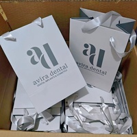 Personnalisez votre logo, impression dorée de luxe, sacs en papier de petite taille, couleur nude et crème, emballage cadeau pour produits de soin de la peau