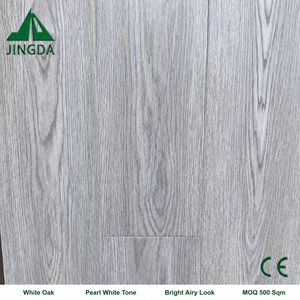 Plancher SPC étanche en chêne blanc nacré Glacier, lames de vinyle larges à clipser, couche d'usure de 0,5 mm, idéal pour les halls lumineux et spacieux. - Product Image 1