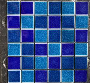 <span class=keywords><strong>Mosaico</strong></span> <span class=keywords><strong>de</strong></span> <span class=keywords><strong>azulejos</strong></span> <span class=keywords><strong>rotos</strong></span> <span class=keywords><strong>de</strong></span> cristal azul <span class=keywords><strong>de</strong></span> la fábrica <span class=keywords><strong>de</strong></span> Foshan, 306x306mm - Product Image 2